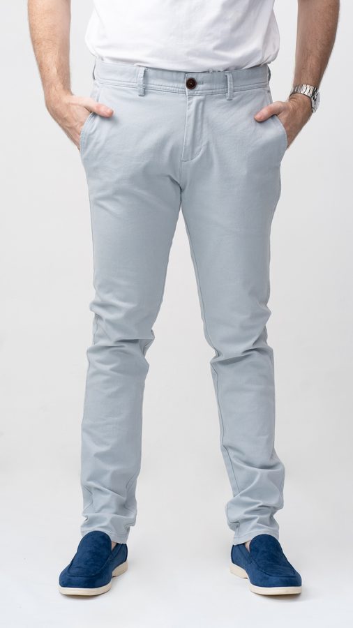 Pantalón chino celeste